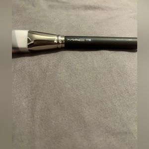 M•A•C Cosmetics Face Brush
